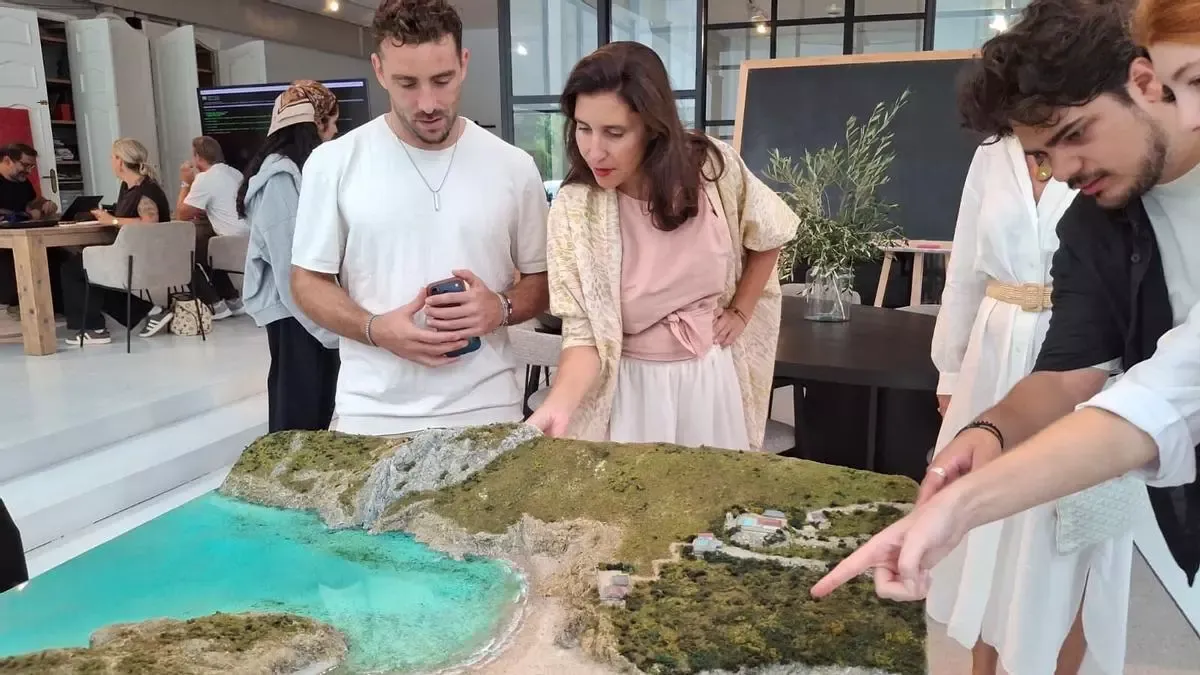 Álvaro Varela and Jessica Bataille looking at the relief replica of La Granadella.